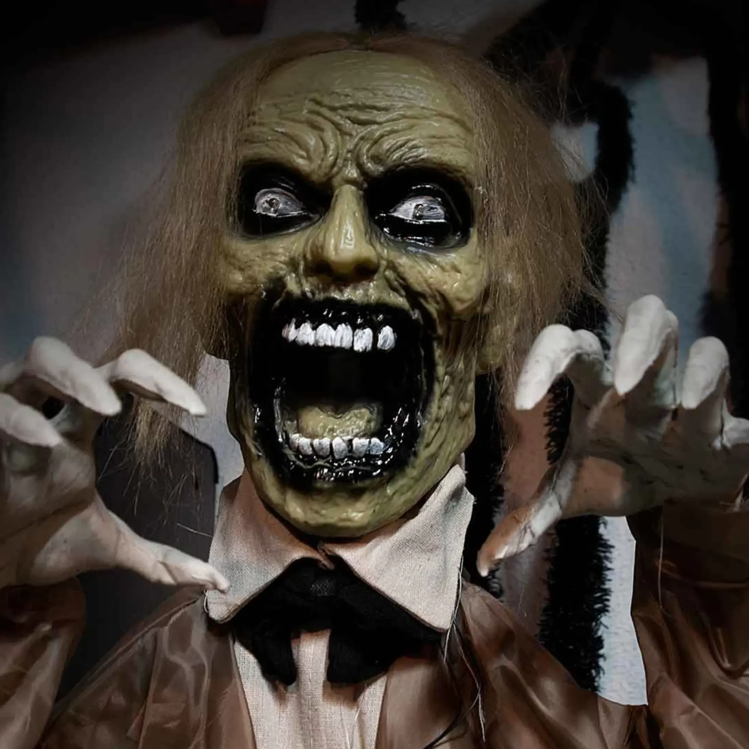 Animated Standing Zombie (Life Size) - 183Cm