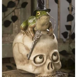 Green Toady On Skull - 31Cm