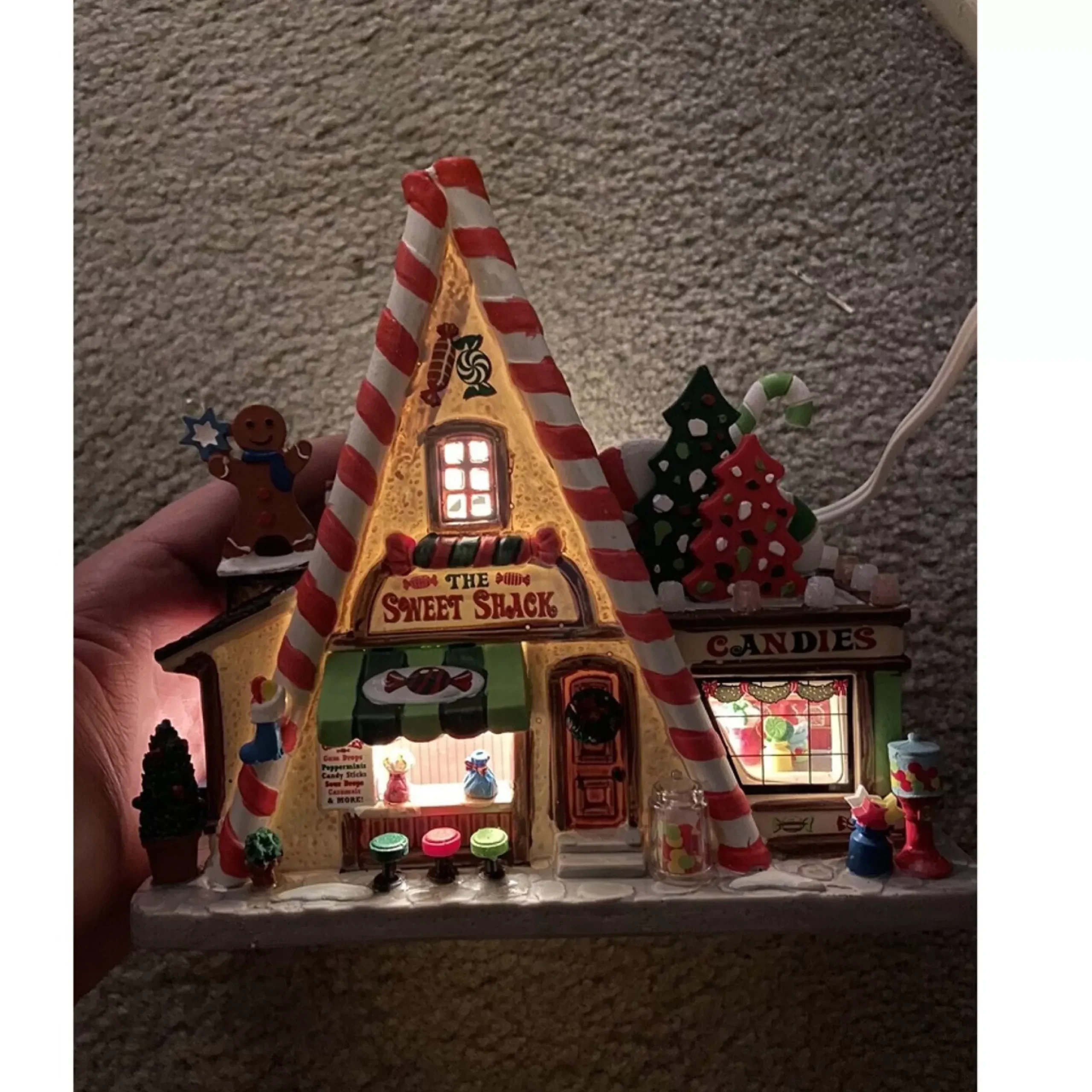 Lemax The Sweet Shack - 21.5Cm