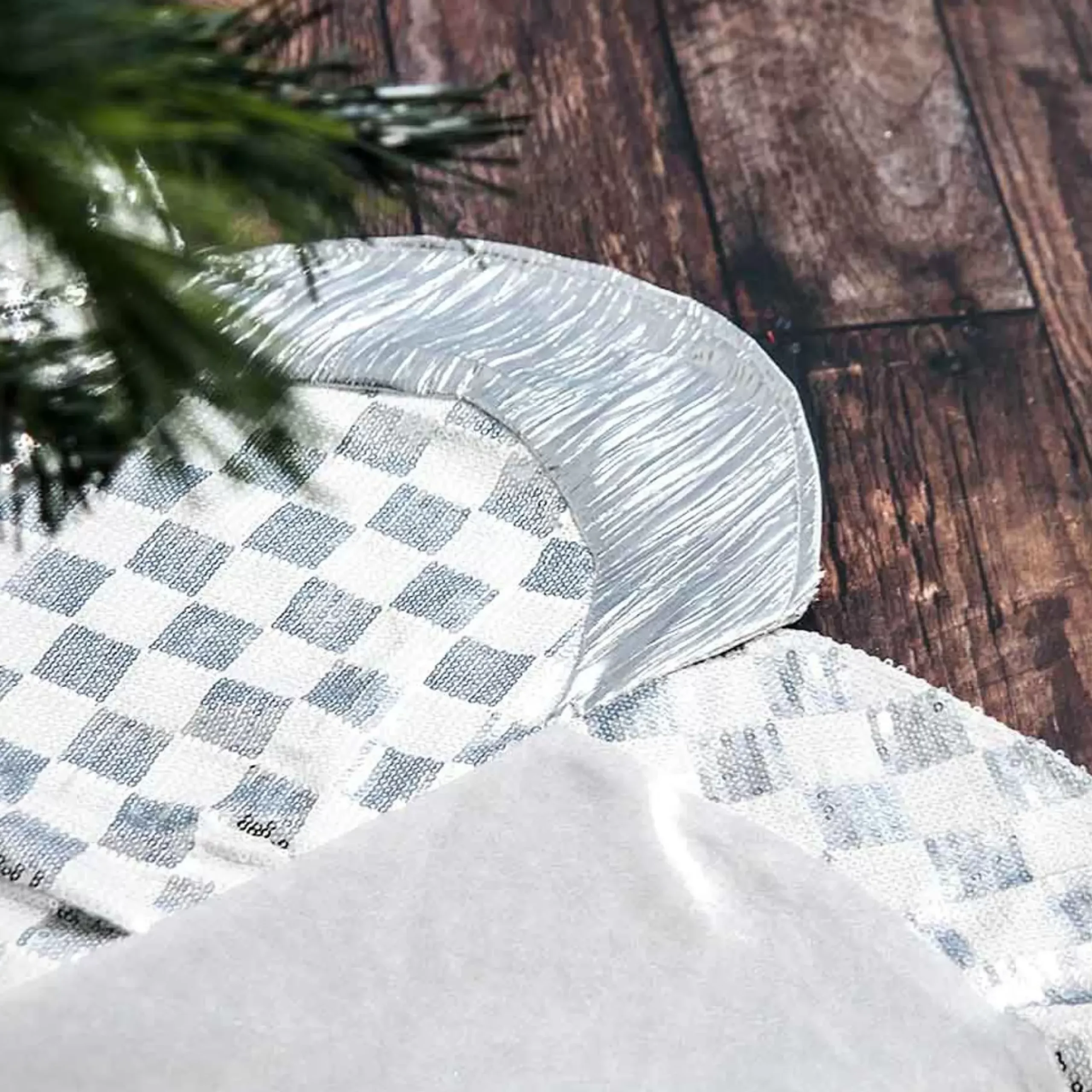 Silver White Tree Skirt - 120Cm